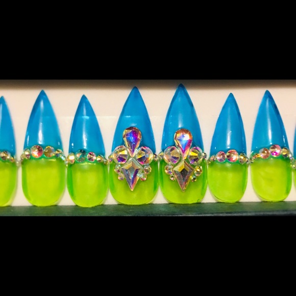Green Apple Smurfette2 Press On Nails - Picture 3 of 8